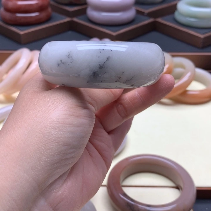 石英质玉（佘太翠）手镯未镶嵌