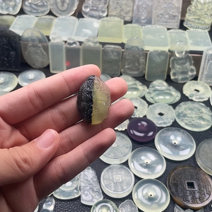 岫玉未镶嵌颈饰一念之间