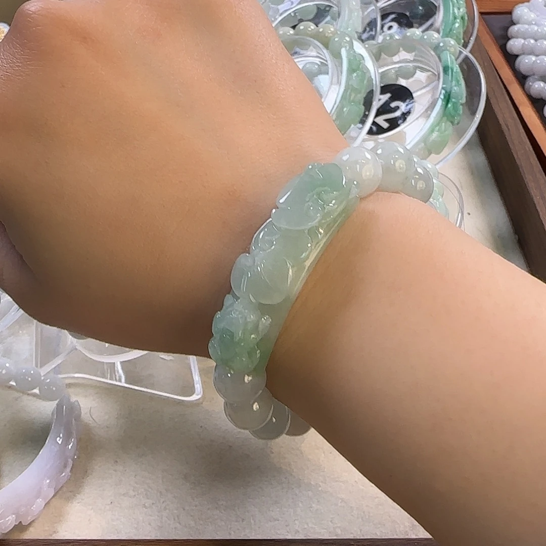 翡翠未镶嵌颈饰5256