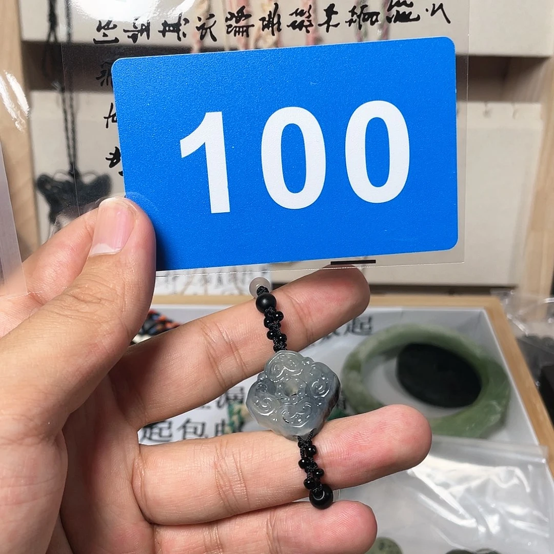 蛇纹石玉颈饰合金