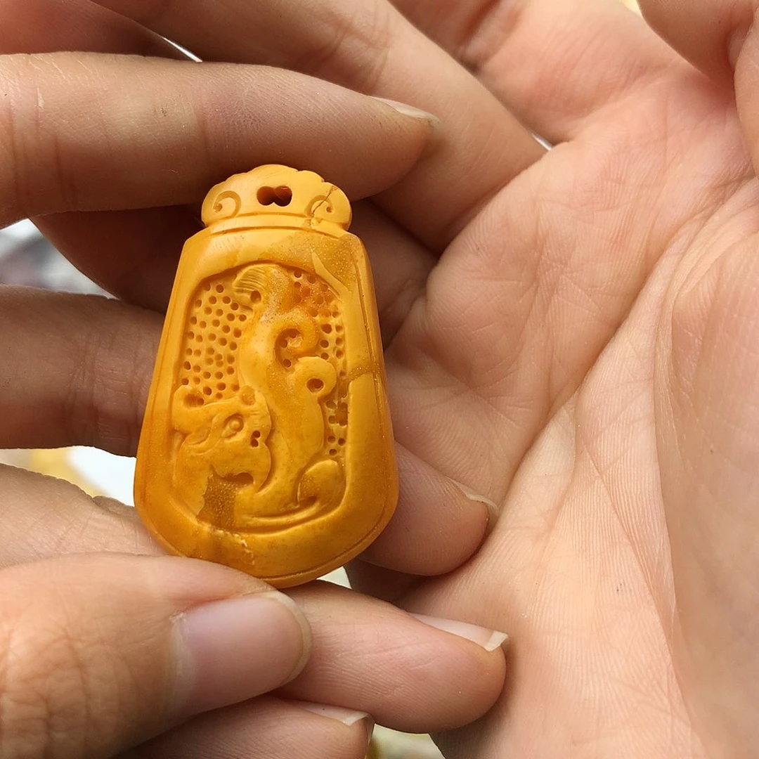 未镶嵌琥珀珠宝奇石