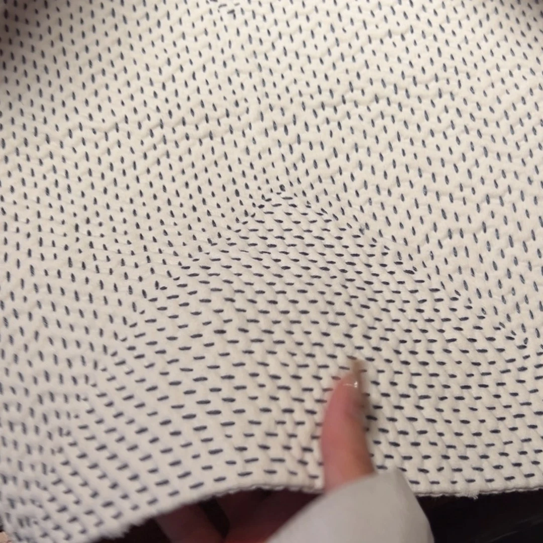 瓷片陶瓷。      陶瓷。