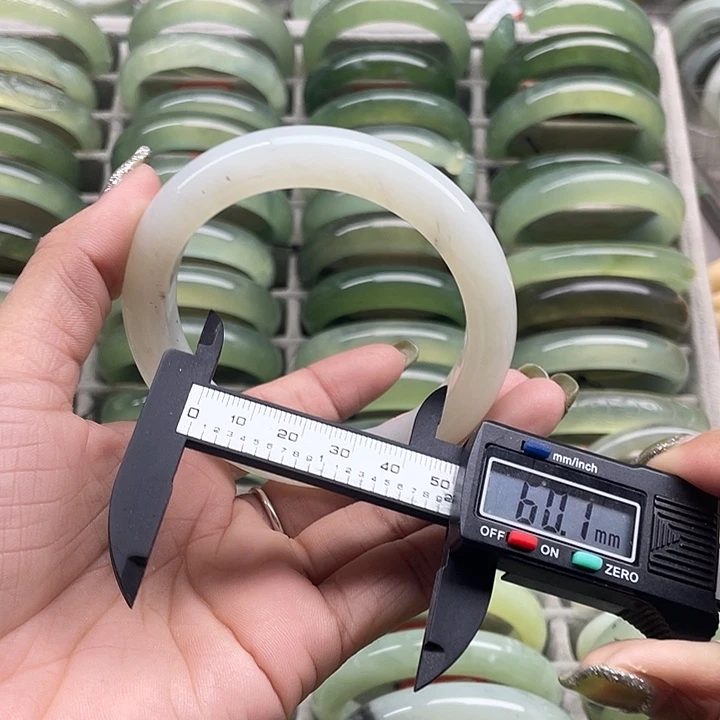 蛇纹石玉未镶嵌手镯236