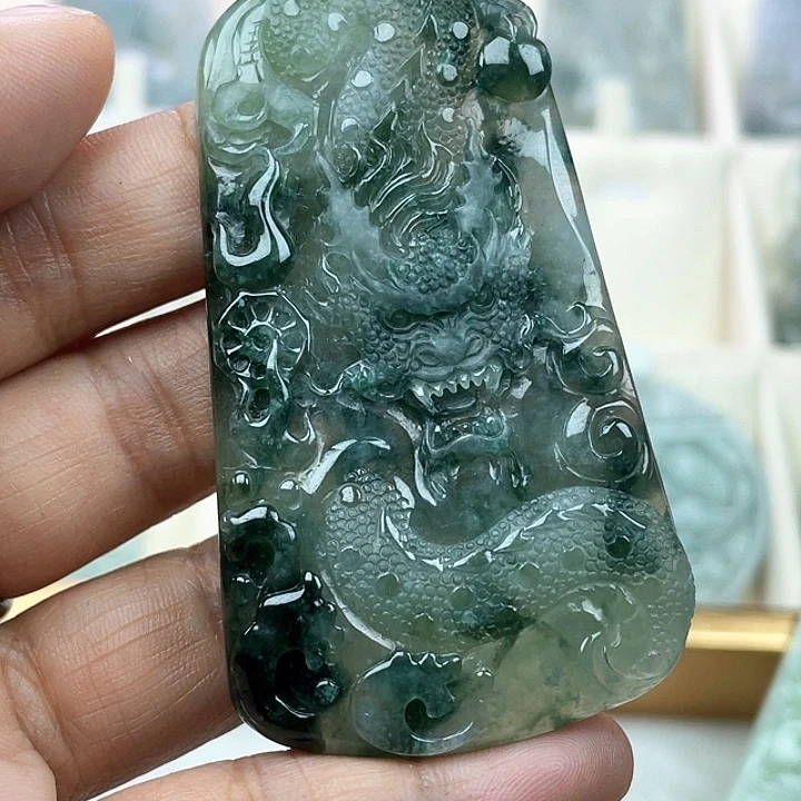 翡翠未镶嵌颈饰越***！天然翡翠A货龙牌