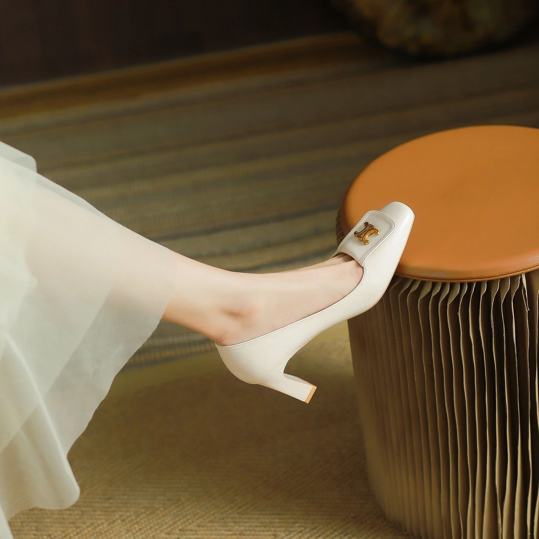 2025年春季新款新中式复古方头女高跟鞋金属装饰扣方根百搭女鞋