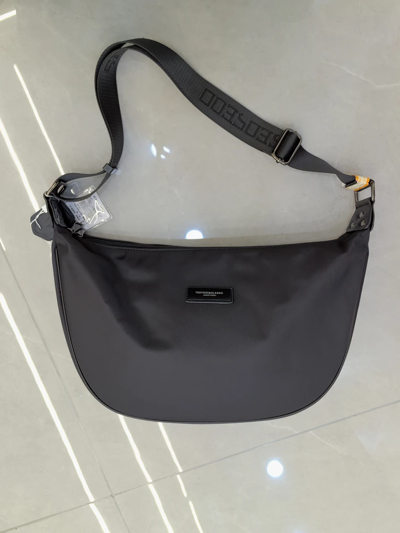 新款时尚布料轻奢休闲斜挎包黑色布包大容量单肩斜挎包包简约女