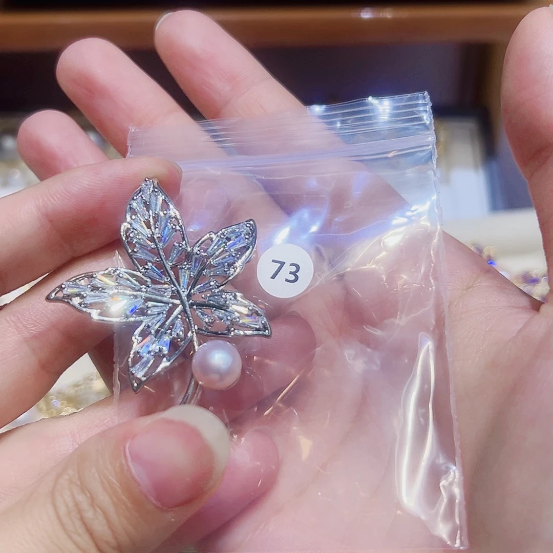合金淡水珍珠胸饰