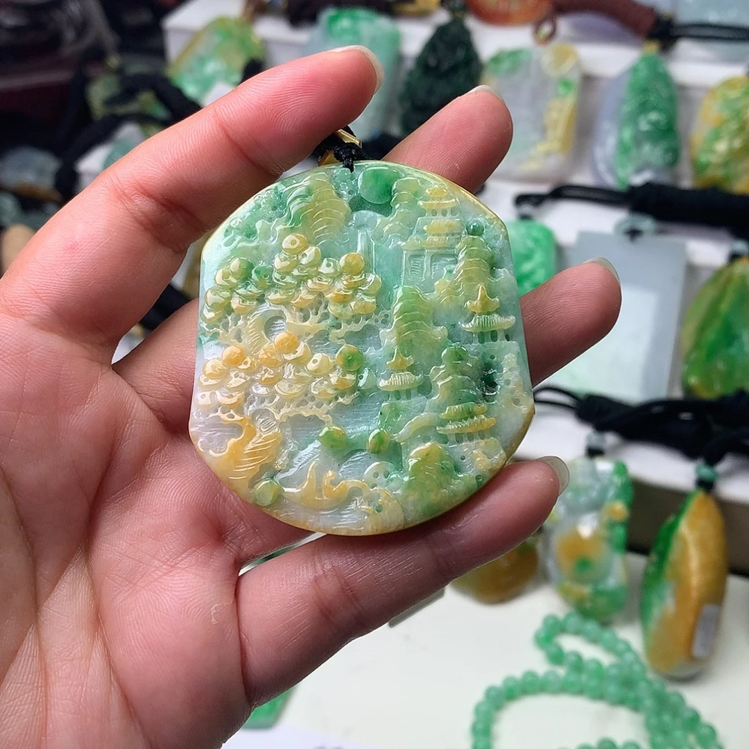 翡翠未镶嵌颈饰一