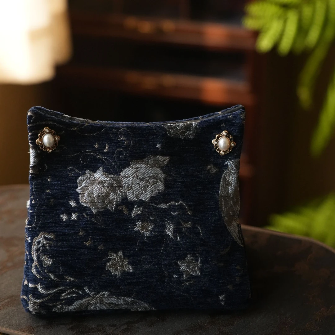 丝绒刺绣暗夜玫瑰纸巾包茶桌摆件