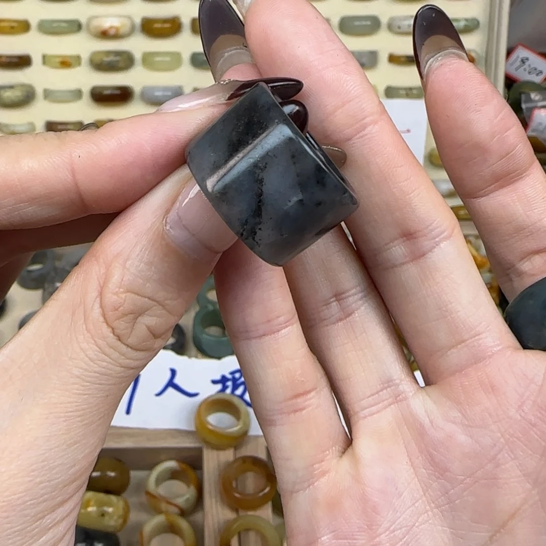 岫玉岫玉内径17.4未镶嵌迷****餐