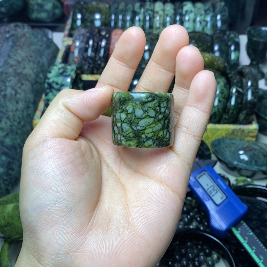 小***茱蛇纹石玉未镶嵌吊坠