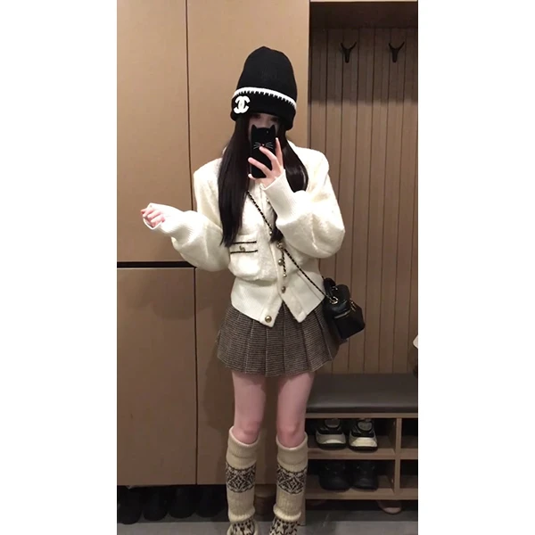 白色翻领毛衣外套女秋冬季高级感针织开衫修身短款上衣裙子套装女