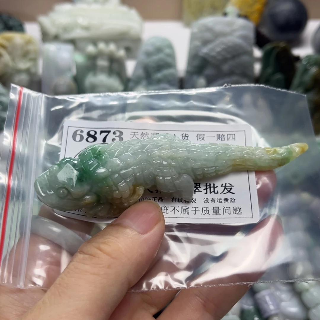 木***八翡翠未镶嵌颈饰6873