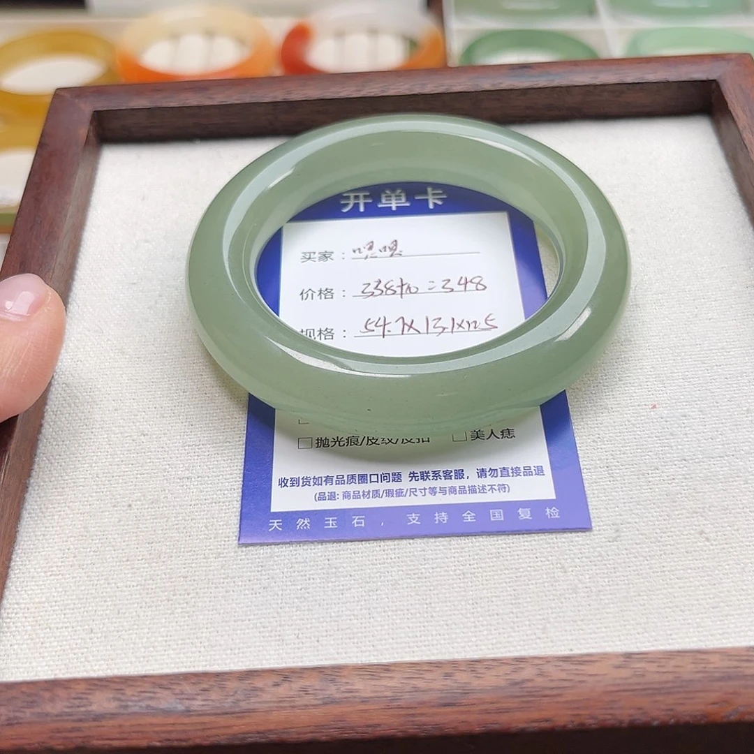 嗯***嗯石英质玉未镶嵌手镯