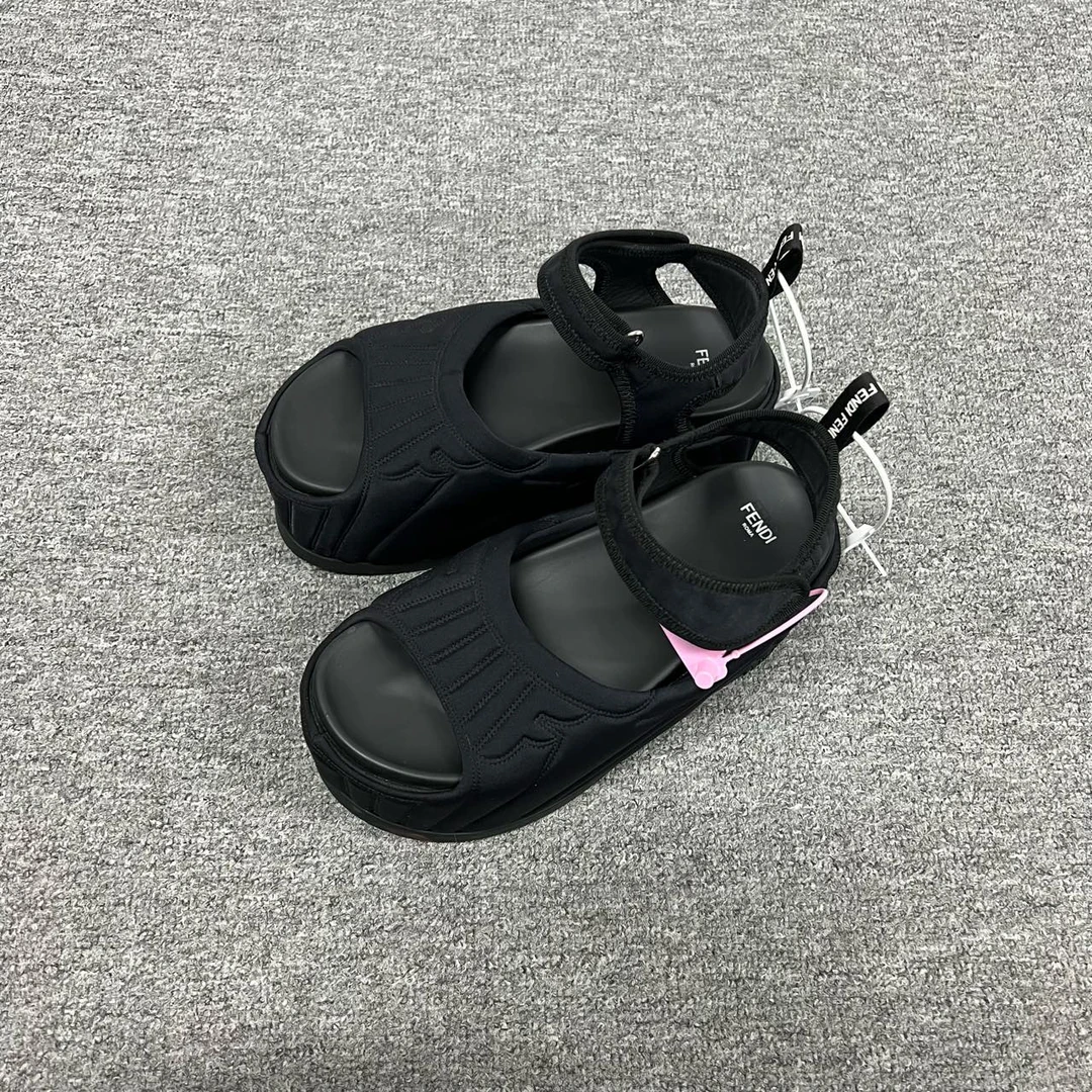 99新 FENDI/芬迪 fendi 厚底凉鞋38码