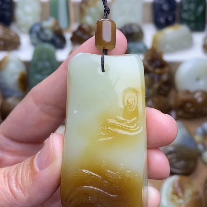 云****和田玉未镶嵌颈饰