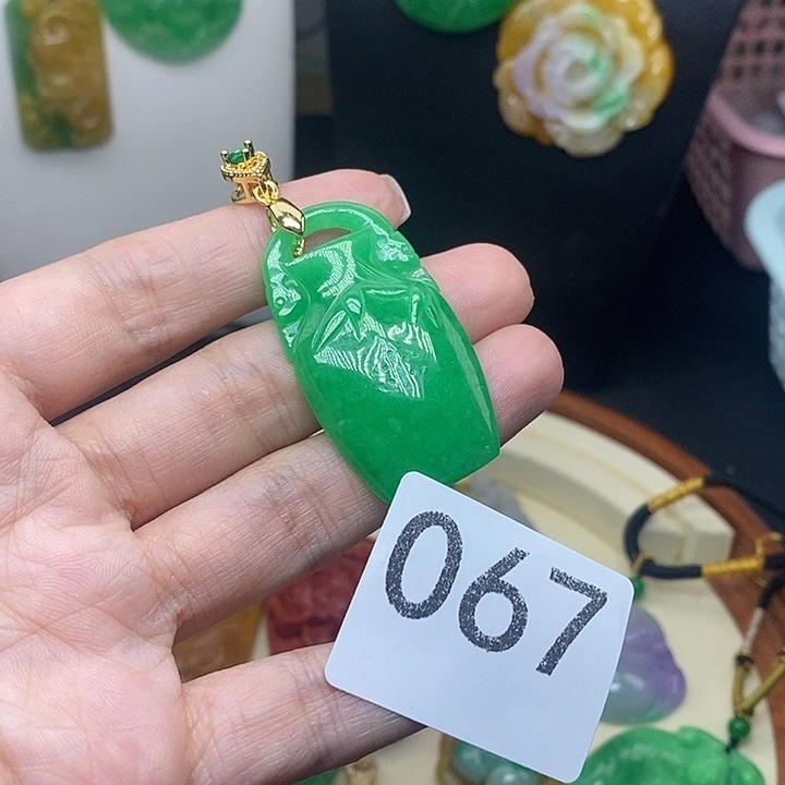 吊坠(赠链)未镶嵌翡翠