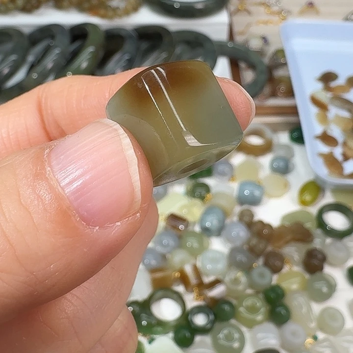 和田玉（糖玉）未镶嵌颈饰13.413.7