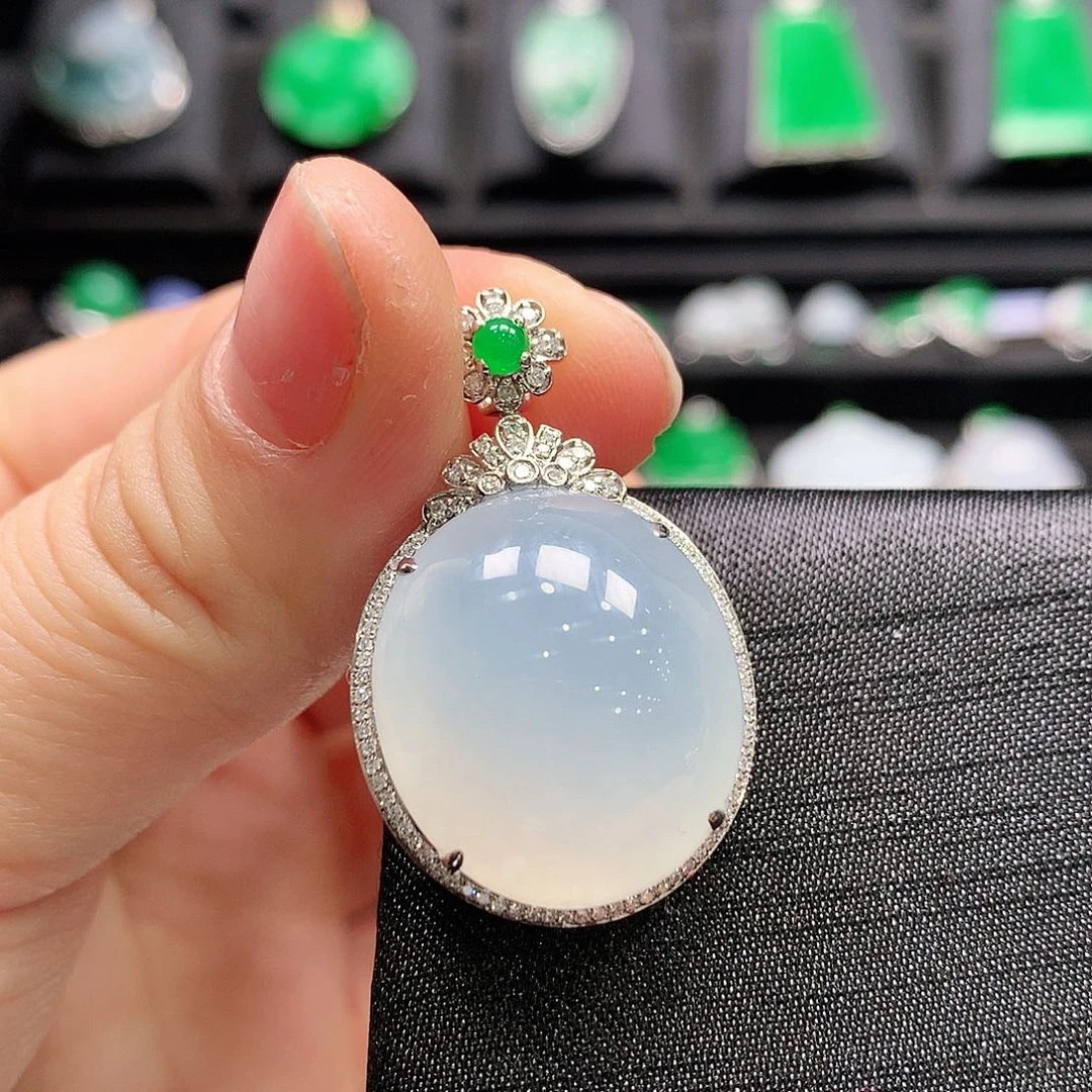 翡翠颈饰18K金镶嵌蛋面