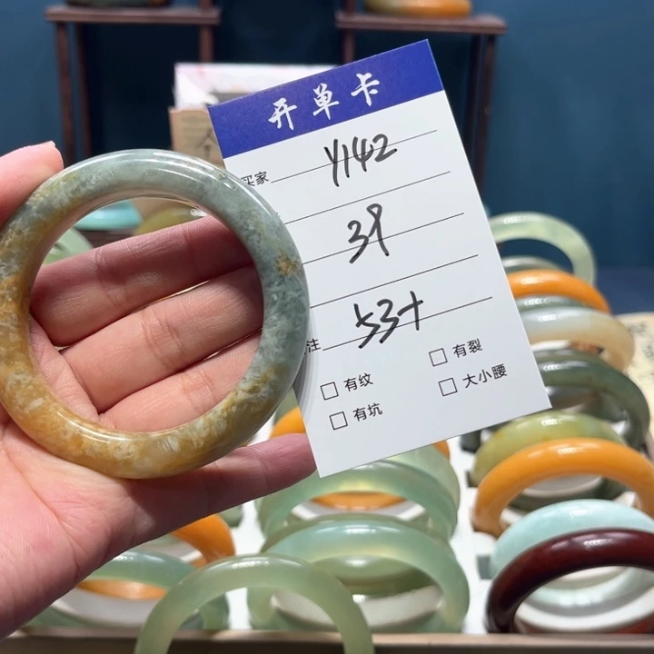 蛇纹石玉手镯合金梨**点