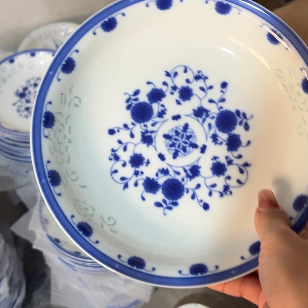 景德镇青花8英寸盘两个微瑕