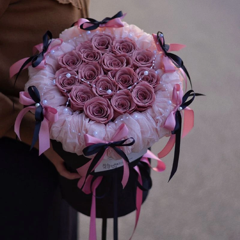 小众简约芭蕾风乌梅子酱花束仿真玫瑰皂花手捧花生日礼物送女生