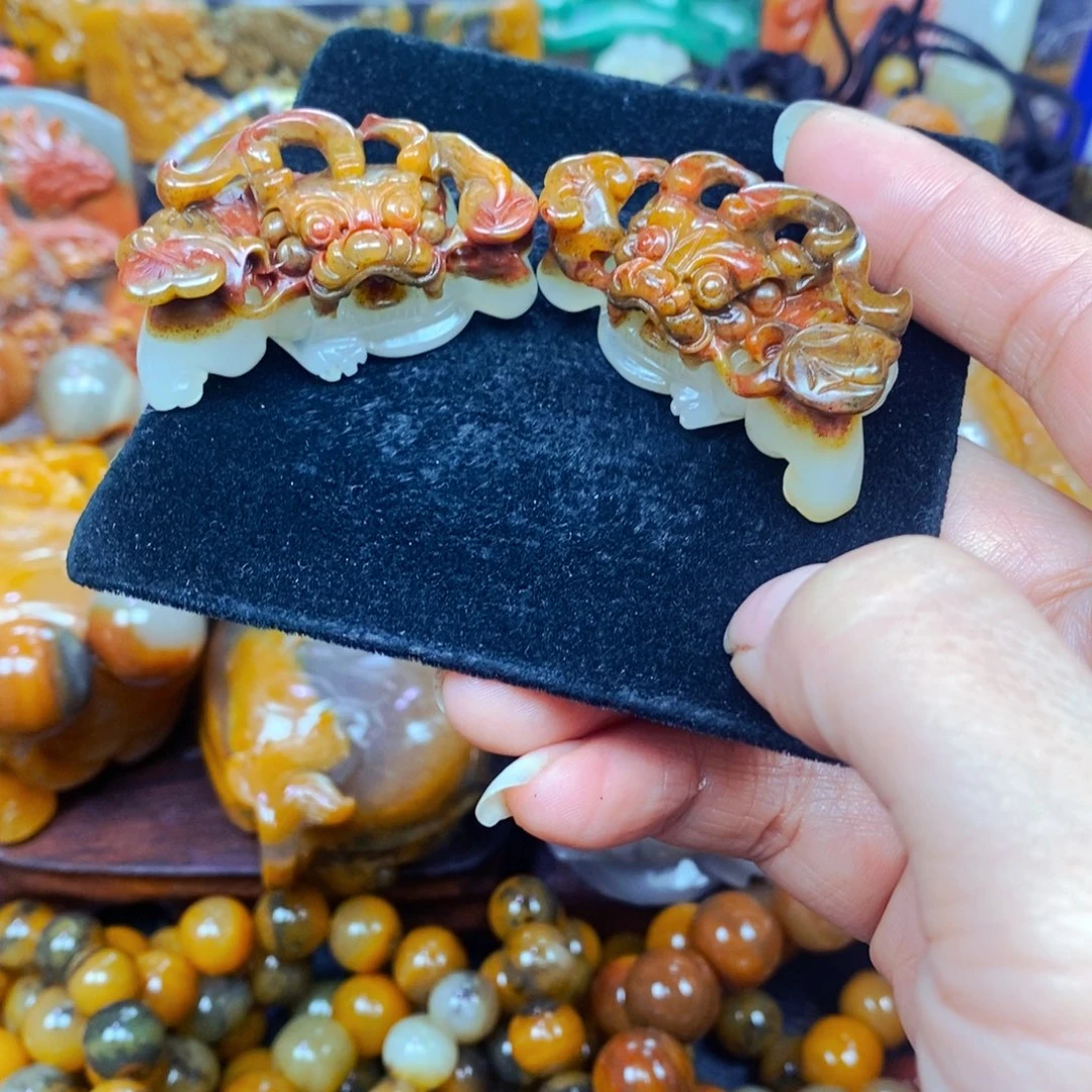 未镶嵌石英质玉（黄龙玉）颈饰