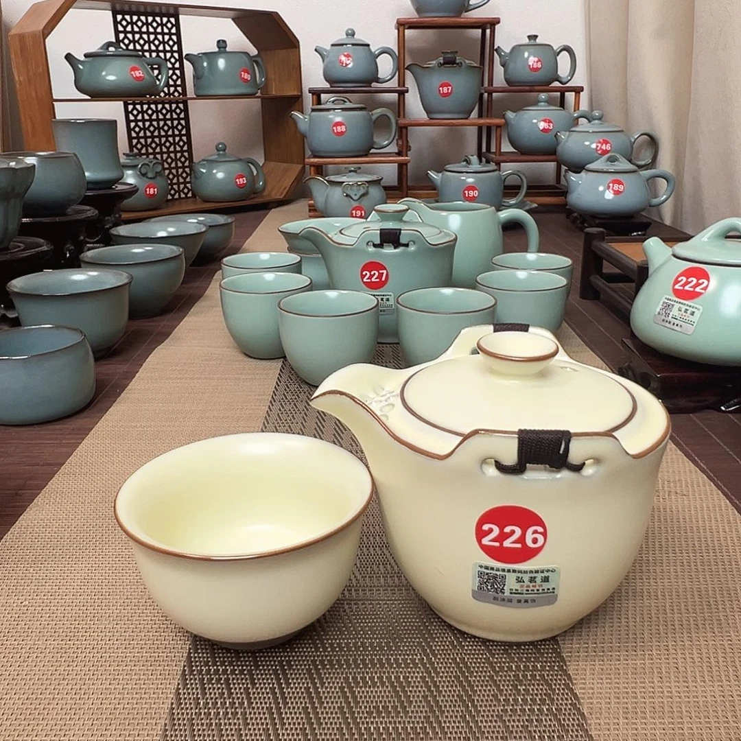 瓷片。。。。。。。。。。。。。