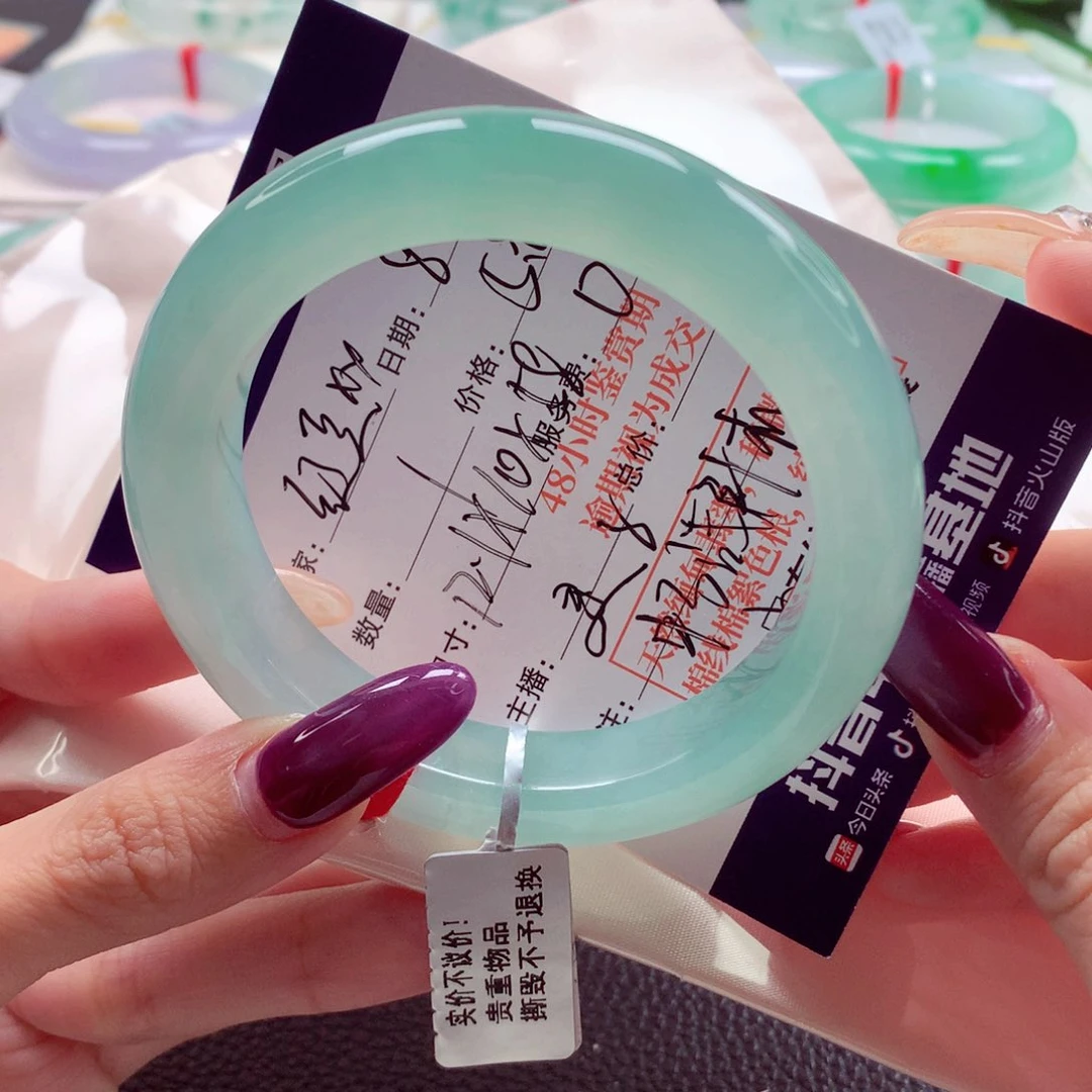 翡翠手镯未镶嵌红***?58.2 冰胶共存 冰晴绿 灵