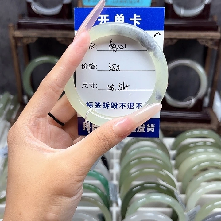 南***.和田玉未镶嵌手镯