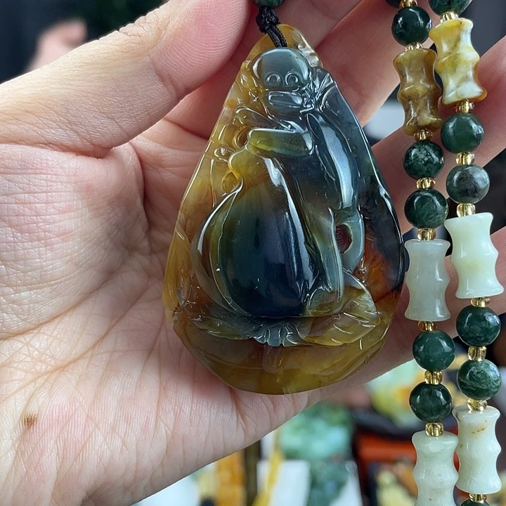 蛇纹石玉未镶嵌颈饰