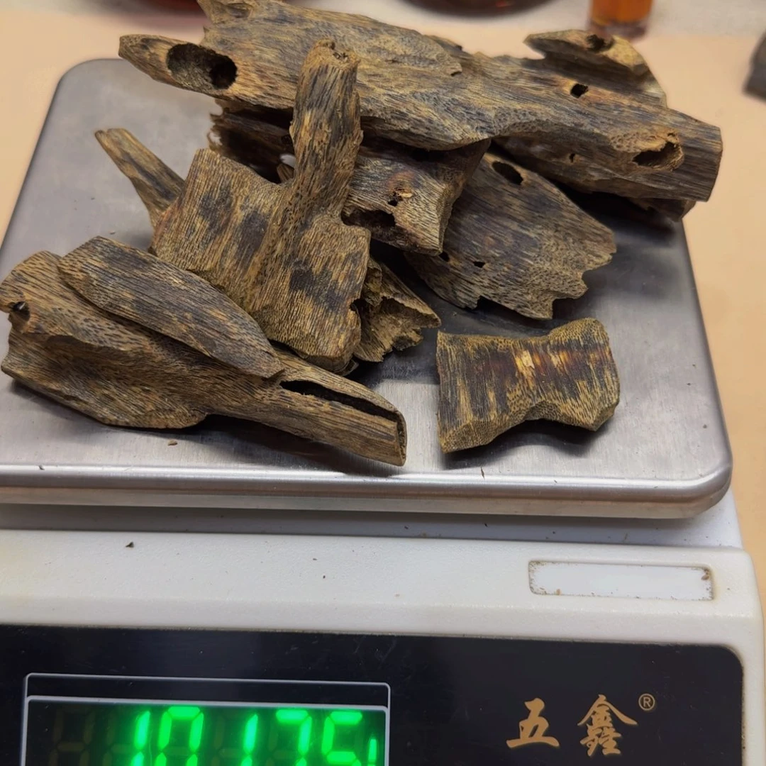 庄***6沉香碎屑沉香紫罗兰虫漏101克