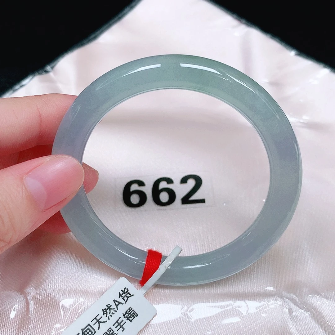 未镶嵌手镯（圆镯）翡翠
