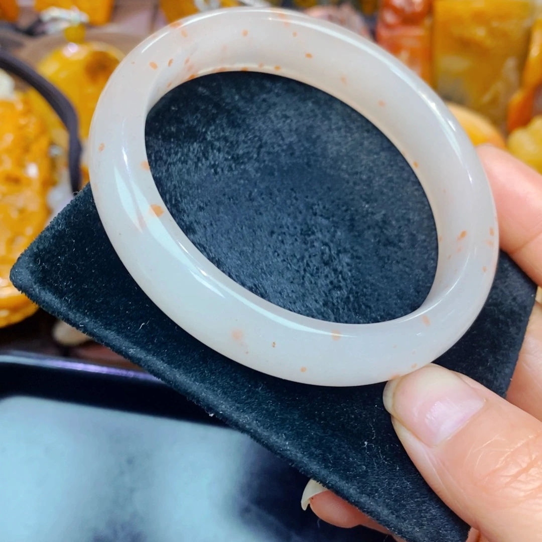 未镶嵌石英质玉（黄龙玉）手链