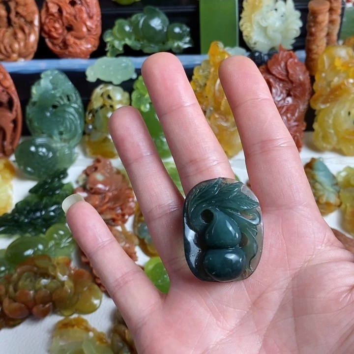 蛇纹石玉未镶嵌颈饰