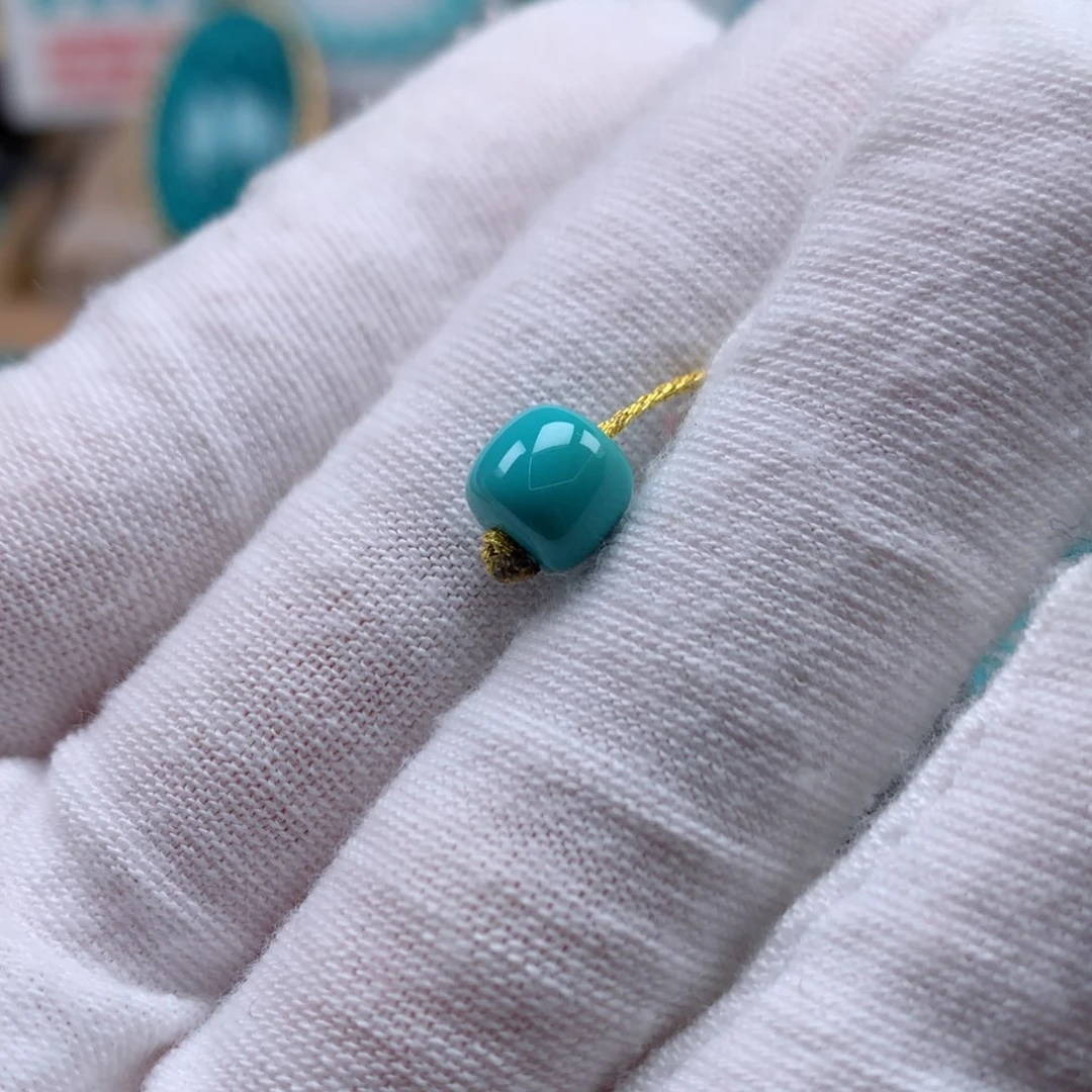 柠****绿松石未镶嵌珠宝奇石直径7.5*6.8mm