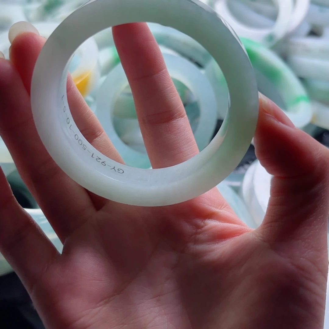 用***5定制翡翠未镶嵌不退不换