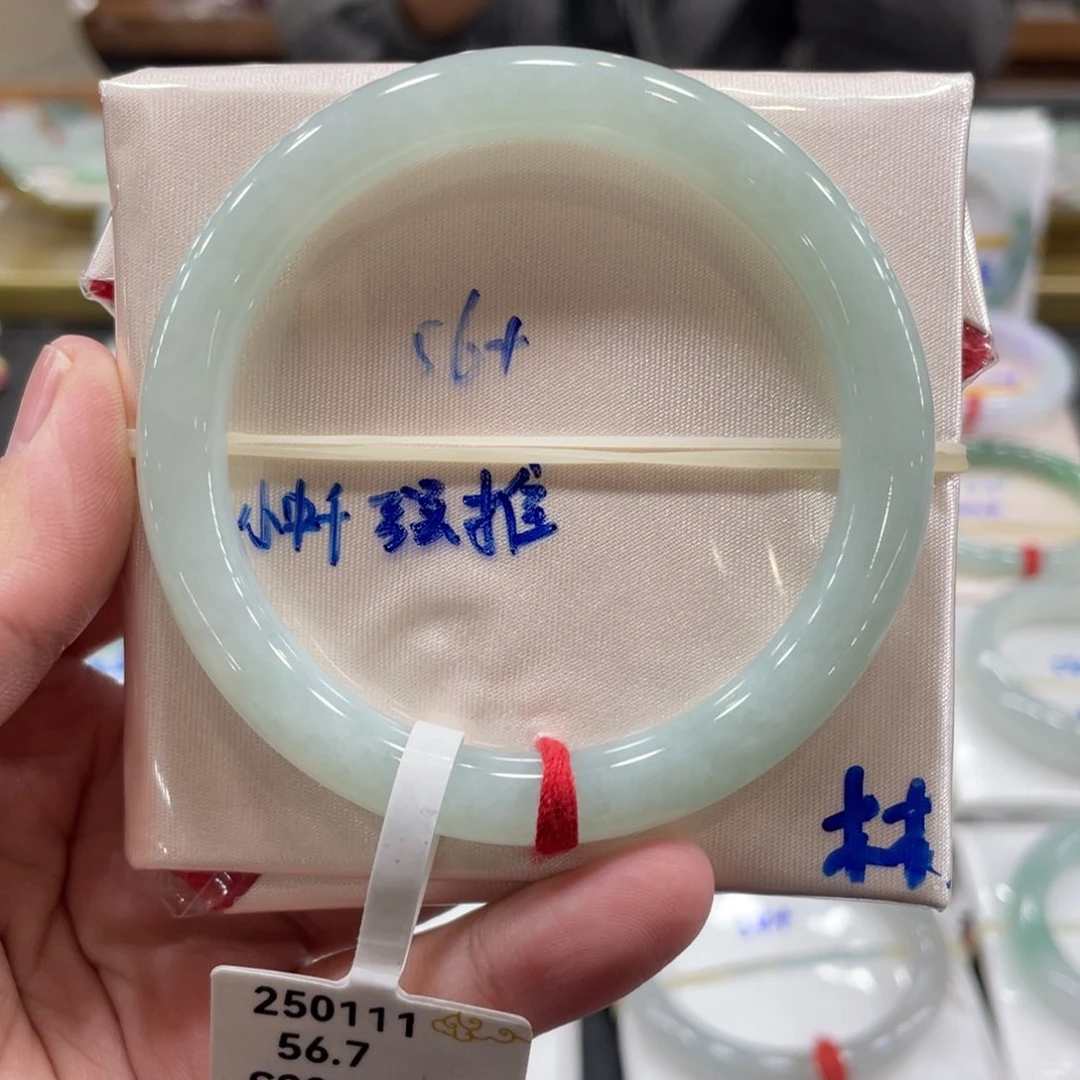 翡翠手镯未镶嵌翡翠手镯