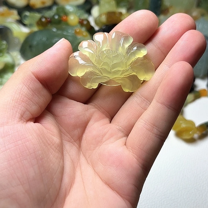 未镶嵌蛇纹石玉颈饰不*海