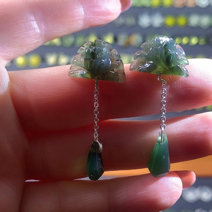 蛇纹石玉未镶嵌耳饰