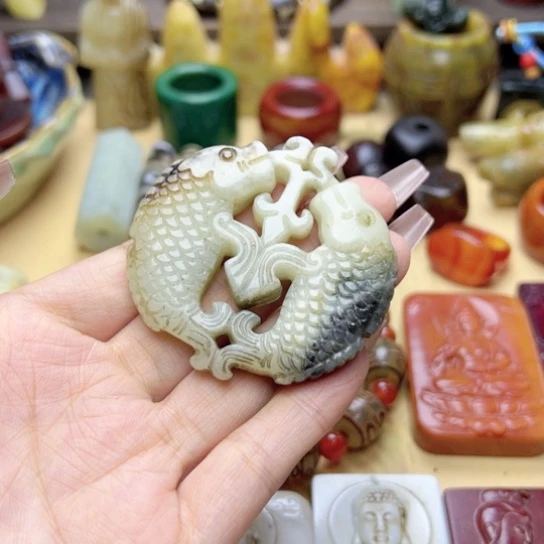 蛇纹石玉未镶嵌颈饰