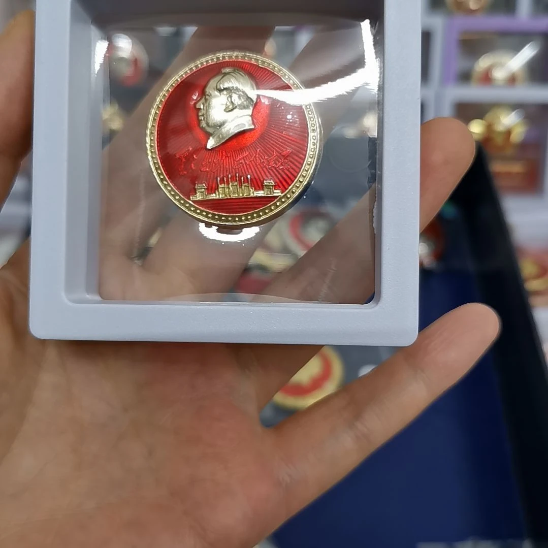 其他普通金属东**哥红色收藏纪念章1枚