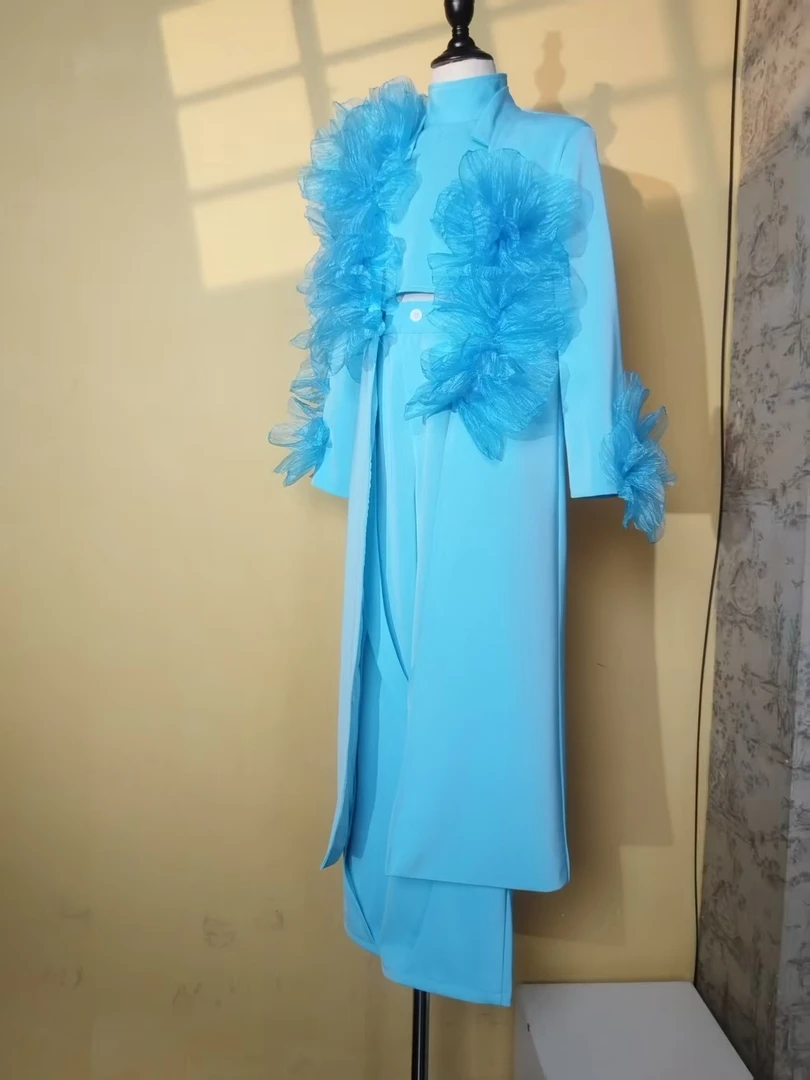 湖蓝色长风衣女童潮服模特走秀潮服时尚重工裙子