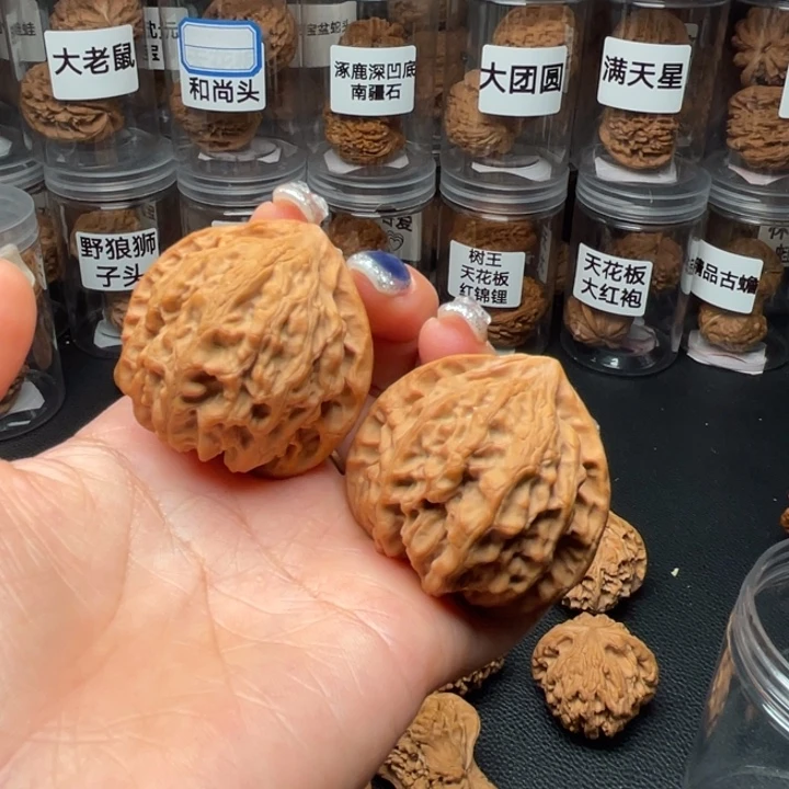 文玩核桃吊坠金牛40