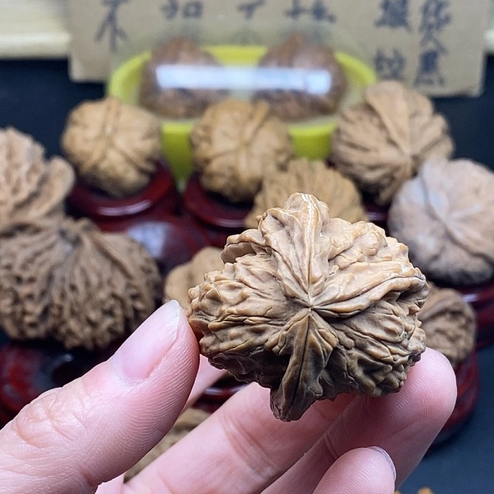 o***哥吊坠文玩核桃瑕疵单只不退不换