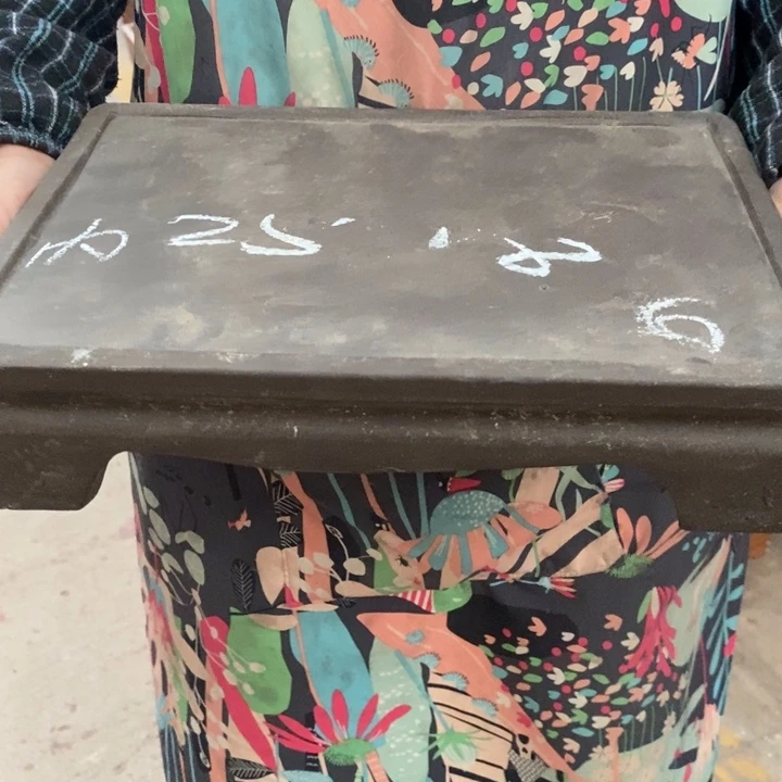 花盆紫砂只顾看手机的日子