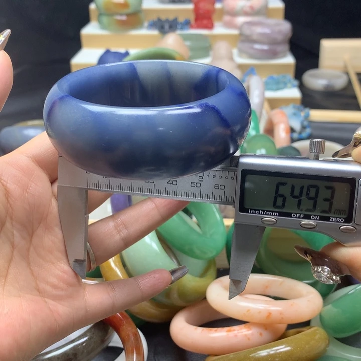 未镶嵌手镯石英质玉