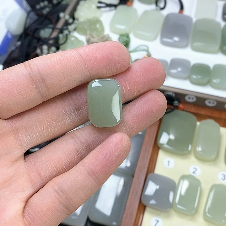 和田玉颈饰未镶嵌张*儿