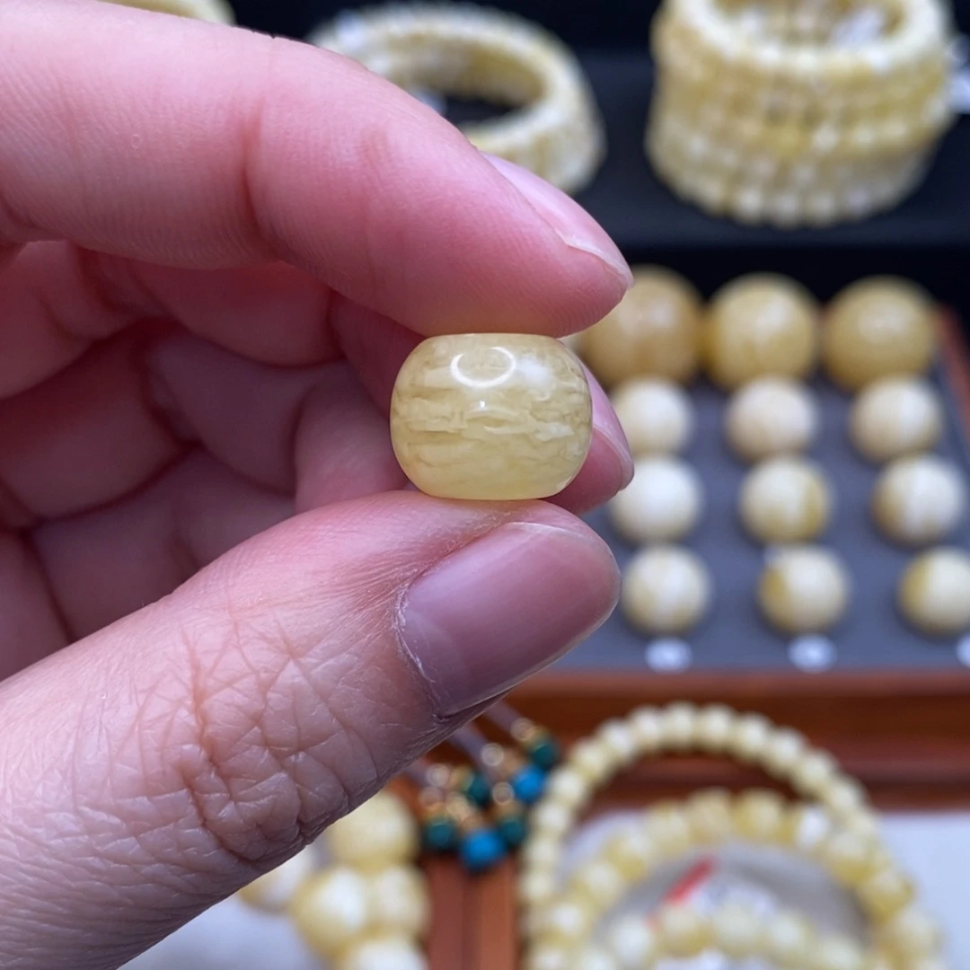 蜜蜡未镶嵌珠宝奇石13.3*10.5