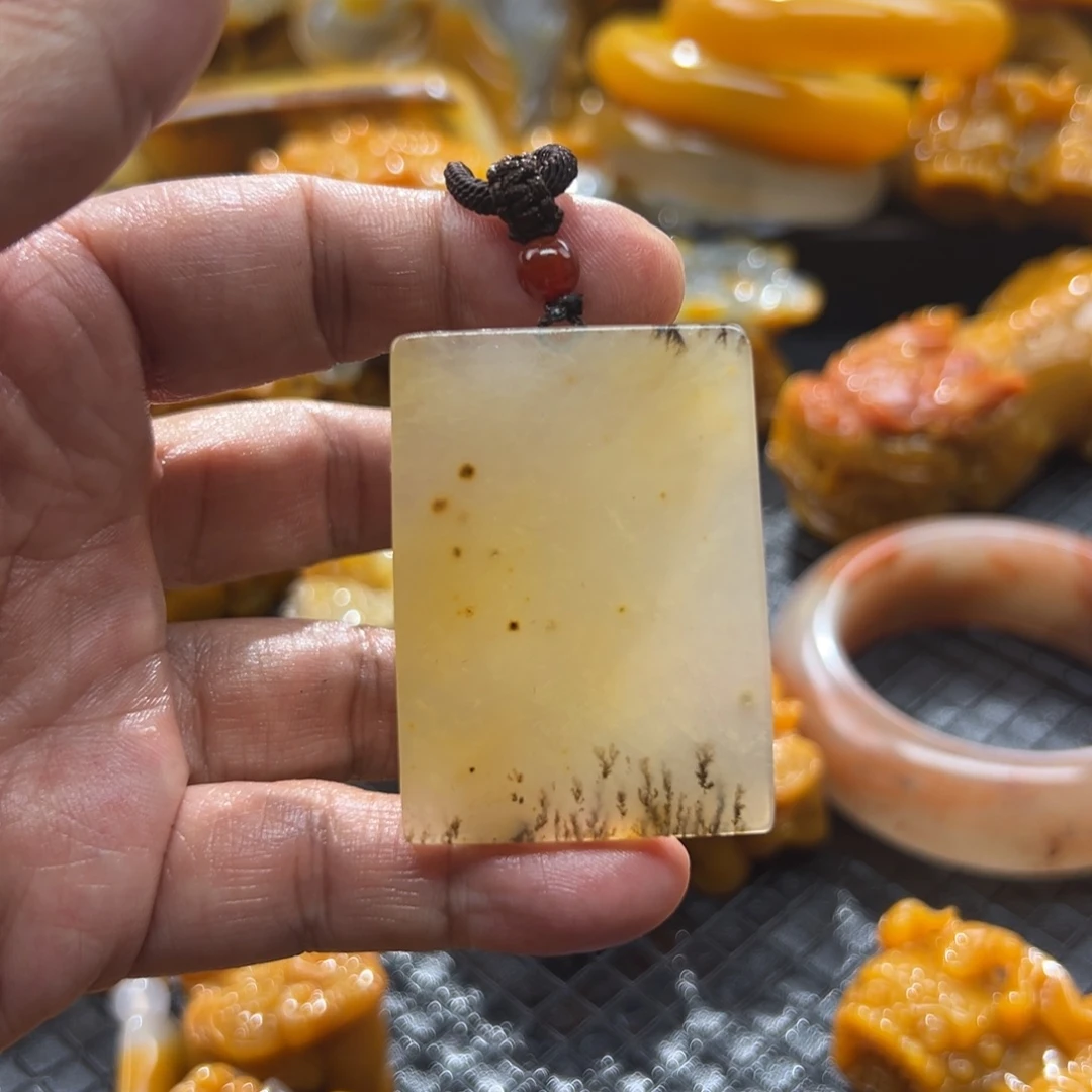 石英质玉未镶嵌颈饰